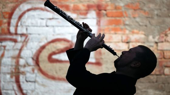 Le hautboïste Mykyta Sierov le 18 mars 2020 à Weimar. - Michael Reichel/picture alliance via Getty Images