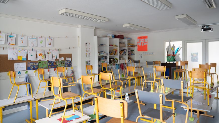 Une salle de classe vide, dans une école primaire de Bordeaux