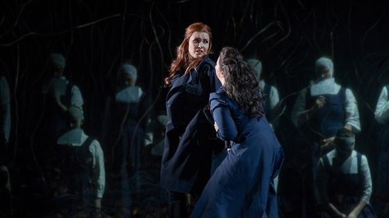 La soprano Marina Rebeka (Norma) et la mezzo-soprano Diana Haller (Adalgisa), sur la scène de l'Opéra d'État de Hambourg le dimanche 8 mars 2020 - Hans Jörg Michel