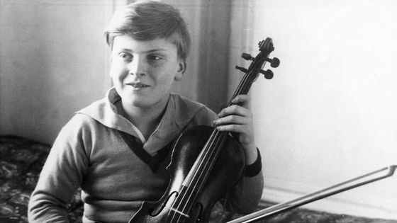 Yehudi Menuhin vers 1925 / Histoire de mes disques (1928-1930): Yehudi Menuhin (1980) (1ère partie) ©Getty - ullstein bild Dtl. / Contributeur