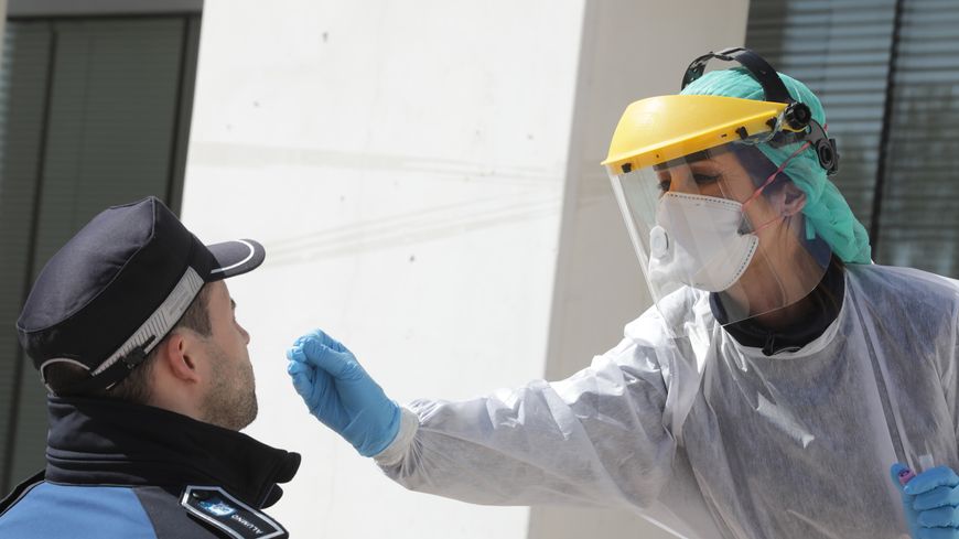 L'Espagne lancera le déconfinement lorsqu'elle pourra dépister toute la population
