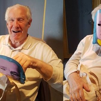 Alain Badiou éternel joueur ! (Avec le masque des "555 sonates de Scarlatti" jouées en Juillet 2018 au Festival Radio France Occitanie Montpellier)
