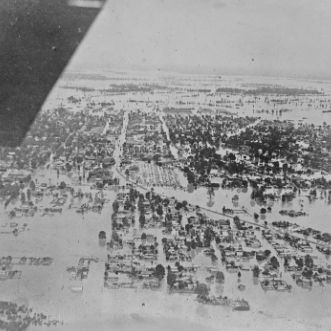 Vue aérienne de la crue du Mississippi. Photographie de presse/Agence Rol