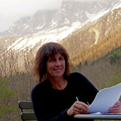 Catherine Destivelle à son "bureau" dans son chalet des Houches.
