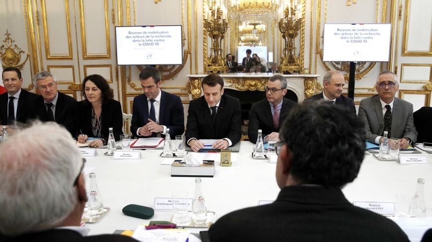 Le 5 mars 2020, alors que la France n'était pas encore confinée, Emmanuel Macron avait réuni à l'Elysée des chercheurs et des scientifiques
