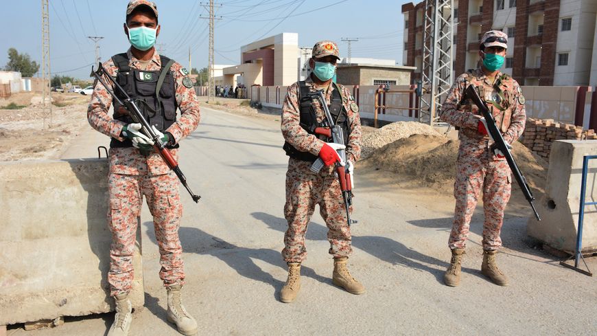 Soldats iraniens à la frontière avec le Pakistan