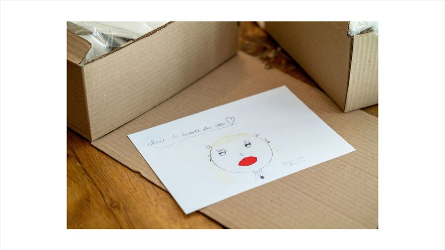 Dessin d'enfant remerciant les soignants, dans un colis de l'opération Les Chefs avec les soignants