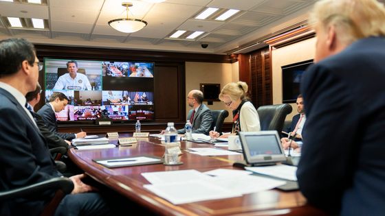 En visioconférence avec les gouverneurs, Donald Trump les a averti : la lutte contre l'épidémie est de la responsabilité de chacun des 50 Etats américains. ©Maxppp - Shealah Craighead/White House