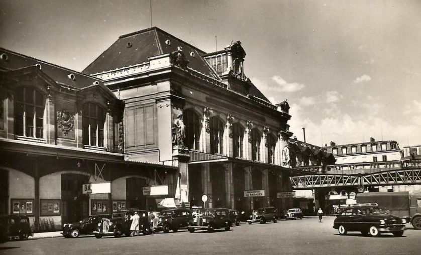 "Allo ici la gare d'Austerlitz à Paris, nous prenons l'antenne au moment même où le Général de Gaulle va accuellir Olaf de Norvège" - Ép. 4/17 - Vimarsana News