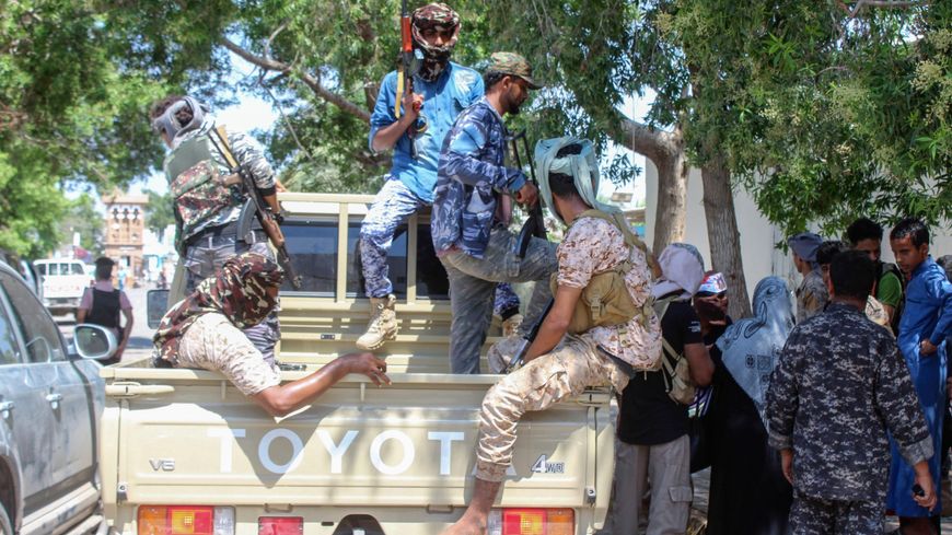 Les combattants du Conseil de transition du Sud (STC) séparatiste du Yémen se déploient dans la ville méridionale d'Aden, le 26 avril 2020, après que le conseil a déclaré l'autonomie dans le Sud.