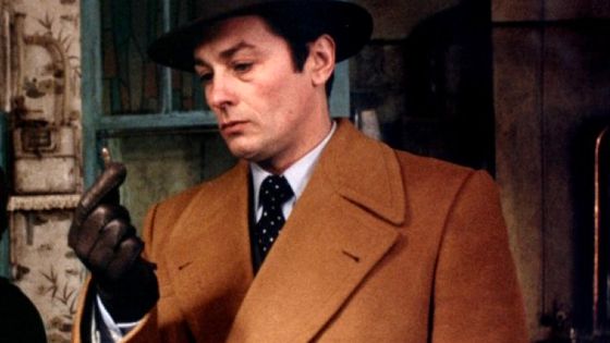 Alain Delon, à la recherche de l'homonyme qui le hante dans la France occupée, en 1942, dans "Monsieur Klein", de Joseph Losey, sorti en 1976 - Lira Films, Adel Productions, Nova Films