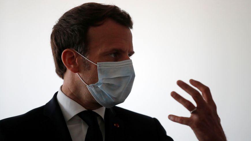 Emmanuel Macron dans un centre médical à Pantin, près de Paris, le 7 avril 2020.