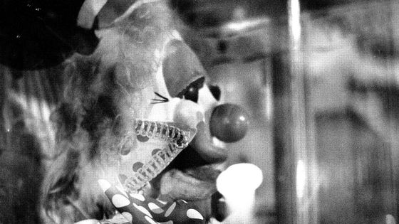 "CLOWN, abattant dans la risée, dans le grotesque, dans l’esclaffement, le sens que contre toute lumière je m’étais fait de mon importance." Extrait du poème "Clown", d'Henri Michaux (1939) ©Getty - David Ieroham / EyeEm