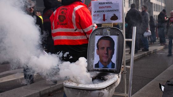 Slogan lors d'une manifestation le 24 janvier 2020 ©AFP - Romain Lafabrègue
