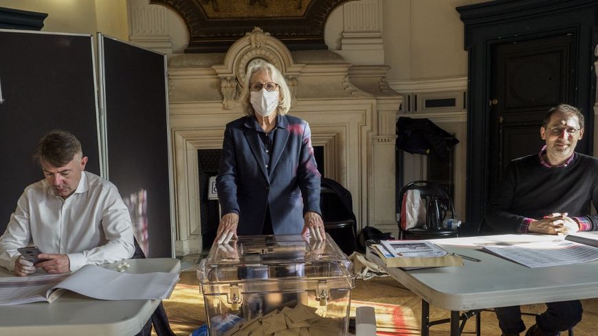 Un bureau de vote à Paris le 15 mars 2020, jour du premier tour des élections municipales