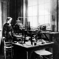 Marie Curie dans son laboratoire