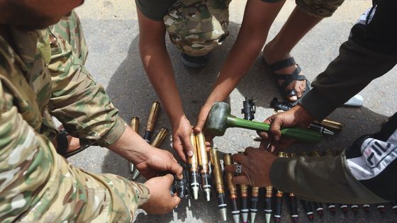 Combattants du GNA libyen près de Tarhunah, le 19 avril 2020 ©AFP - HAZEM TURKIA
