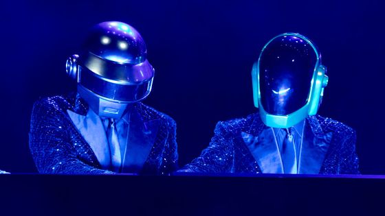 Ici le duo Daft Punk lors d'un concert pour les 20 ans d'une émission de radio italienne Lo Zoo di 105 à Milan ©Getty - Mondadori Portfolio