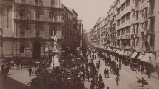 Naples, via Roma. Extraits d'un album de 44 photos d'Italie du Sud et de Sicile, don Delamalle en 1904. - BnF-Gallica