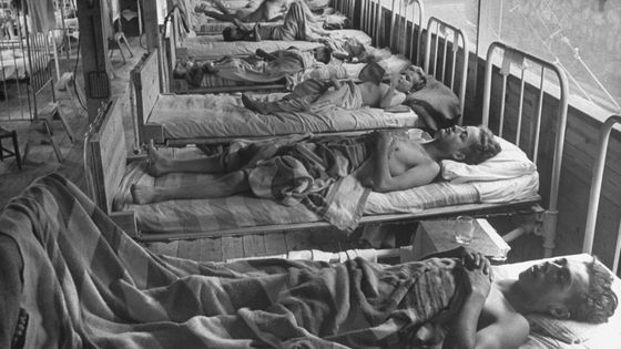 Unité d'isolement pour les enfants victimes de l'épidémie de polio en juin 1944, à Hickory (Caroline du Nord, Etats-Unis). ©Getty - Alfred Eisenstaedt