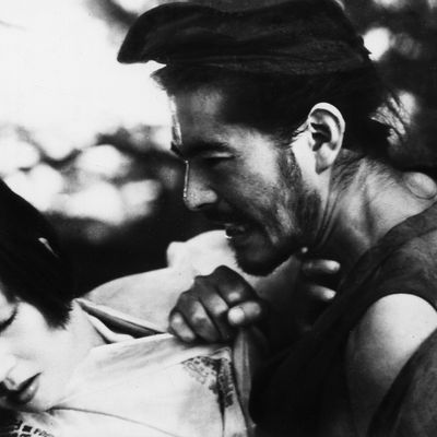 Toshiro Mifune et Machiko Kyo dans Rashomon d'Akira Kurosawa (1950)