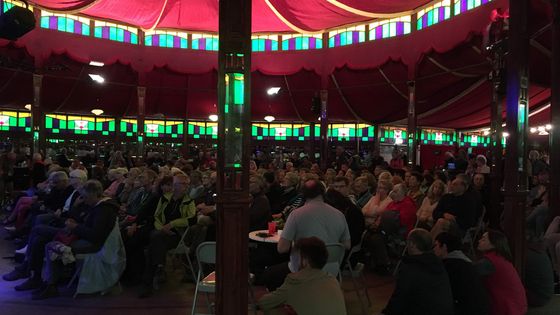 Le public du Magic Mirrors le 08 mai 2018 à Jazz Sous les Pommiers à Coutances ©Radio France - Emmanuelle Lacaze