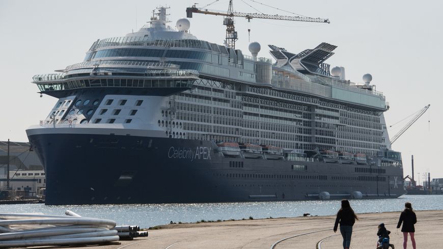 Le 2 avril 2020, 1 300 membres d'équipage étaient confinés sur le bateau de croisière Celebrity Apex, à Saint-Nazaire (Loire-Atlantique).