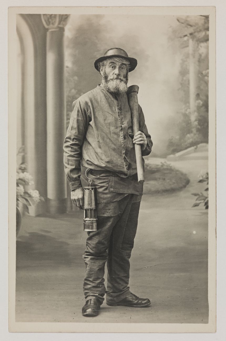 Augustin Lesage en tenue de mineur (vers 1925)