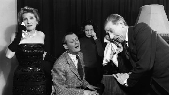 Entre oreille éduquée à percevoir le mineur comme triste et phénomène naturel... Qu'est-ce qui rend triste ou gai dans la musique : juste un bémol ou un dièse ? ©Getty - Denis De Marney