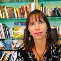 La juriste en droit international, Valérie Cabanes, confinée chez elle en Dordogne