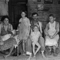 La famille photographiée lors de la grande dépression en 1936 - Hale County, Alabama, USA, circa 1936.