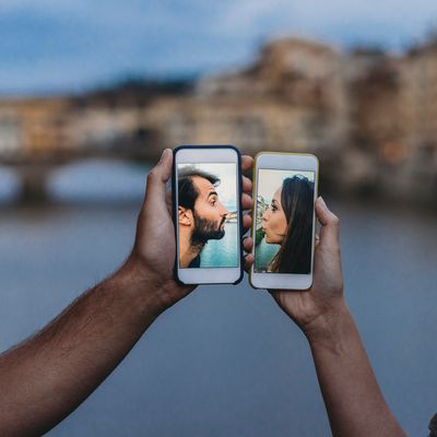 Vers une nouvelle version de la relation à distance ?