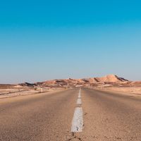 Le désert de la route menant à Beersheba, en Israël