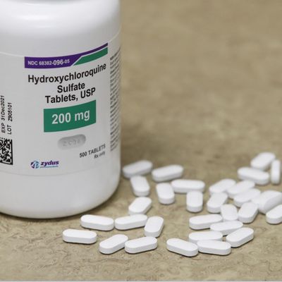 Boîte de comprimés d'hydroxychloroquine molécule montrée comme inefficace contre le covid-19 par plusieurs études dans le monde.