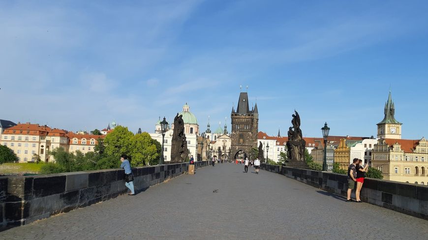 Le célèbre Pont Charles quasiment désert depuis la fermeture des frontières
