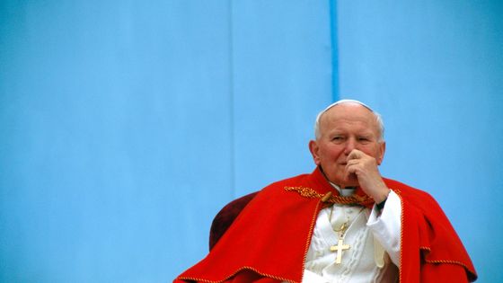 Jean-Paul II, lors d'une rencontre avec la jeunesse en République tchèque, le 21 mai 1995 ©Getty - Franco Origlia / Contributeur - Hulton Archive