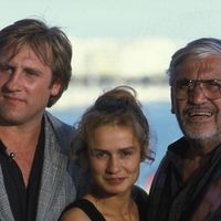 Les acteurs Gérard Depardieu et Sandrine Bonnaire avec le réalisateur Maurice Pialat, lors de la présentation du film 'Sous le soleil de Satan' au Festival de Cannes le 14 mai 1987.