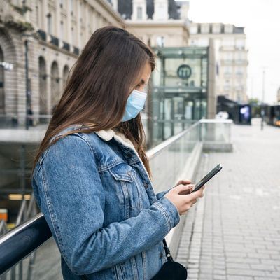 Avec un masque sur le visage, votre téléphone aura du mal à vous reconnaître.