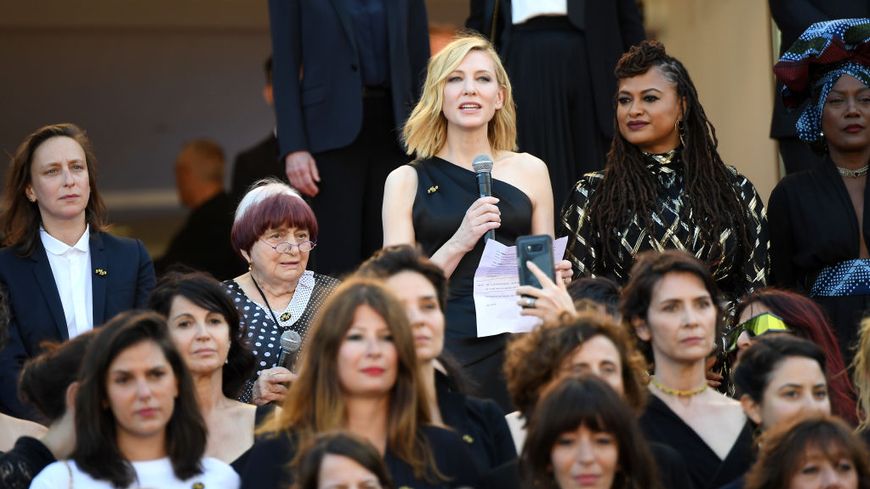 Le 12 mai 2018, Cate Blanchett, Agnès Varda, Céline Sciamma sur les marches du Palais des festivals aux côtés de 78 autres femmes, pour montrer le nombre de réalisatrices sélectionnées en compétition officielle depuis 1946.