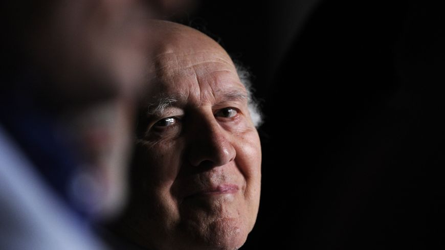 Michel Piccoli assiste à la conférence de presse de "Habemus Papam" présentée en compétition au 64ème Festival de Cannes.