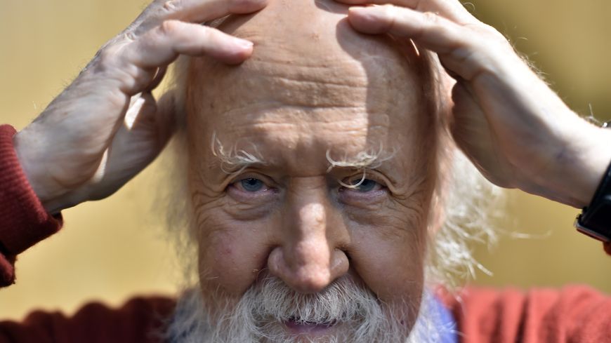 Pour Hubert Reeves, nous devons désormais "réfléchir à tout ce qu'apporte une vie simple". Avec toujours en tête pour nos choix à venir : "Qu'est-ce que cela va donner dans quelques décennies ?" Photo en février 2016, à la "Folle Journée de Nantes".