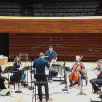 Alphonse Cemin dirige 2e2m avec Hyun-Hwa Cho à l'orgue