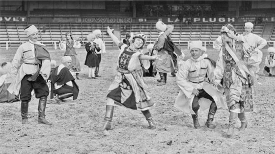 Les cosaques Djiguites à Buffalo, danse russe, 20 mai 1925. Photo de presse/Agence Rol - BnF-Gallica