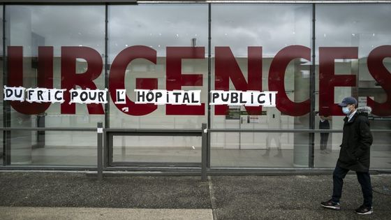 Devant l'Hôpital Purpan, à Toulouse, le 11 mai 2020. ©AFP - Lionel Bonaventure