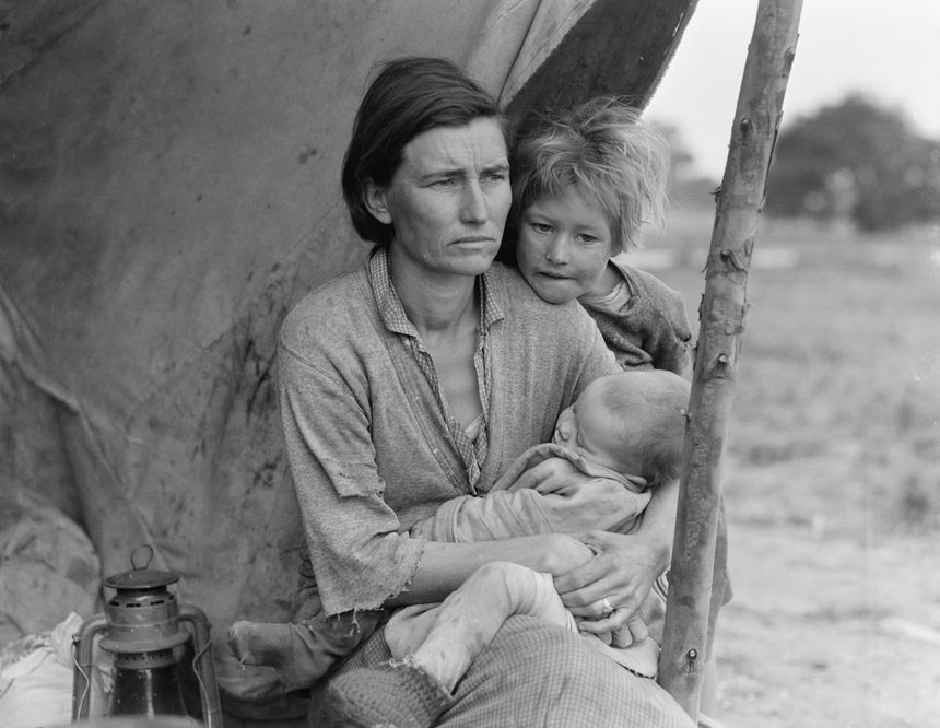 "Migrant Mother" photographie de Dorothea Lange pendant la Grande Dépression aux États-Unis, 1936.