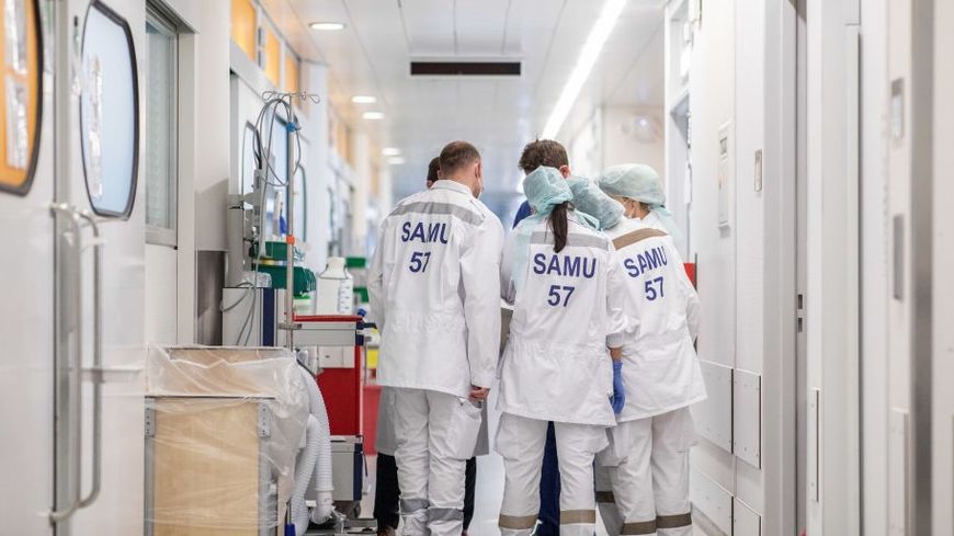 Une équipe du Samu de la Moselle, particulièrement touchée par l'épidémie de Covid-19