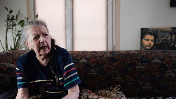 Madeleine Riffaud, dans son appartement à Paris en 2019. ©AFP - Natalie Handel