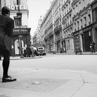 "Et vous ? Ne l'entendez-vous pas ? Elle dit "La peine sera de courte durée" Elle dit "La belle saison est proche." Extrait du poème "La Voix", de Robert Desnos (1944)