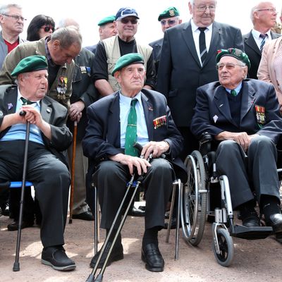 Les derniers vétérans du commando Kieffer, Rene Rossey, Leon Gautier et Jean Morel lors des commémorations du D-Day du 5 juin 2014 à Ouistreham.