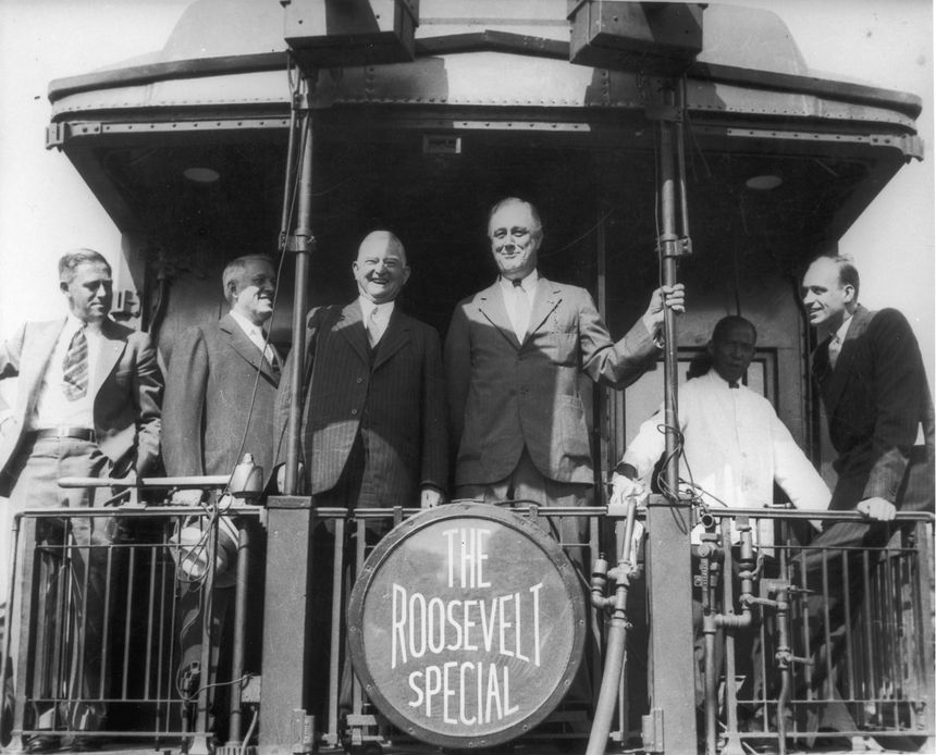 Le président Franklin D. Roosevelt et ses collègues dans le train de la campagne "The Roosevelt Special", le 14 septembre 1932.